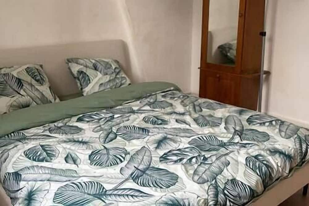 Entire apartment, T2 Proche du Ch D'arras in Sainte-Catherine (Pas-de-Calais), Arras region