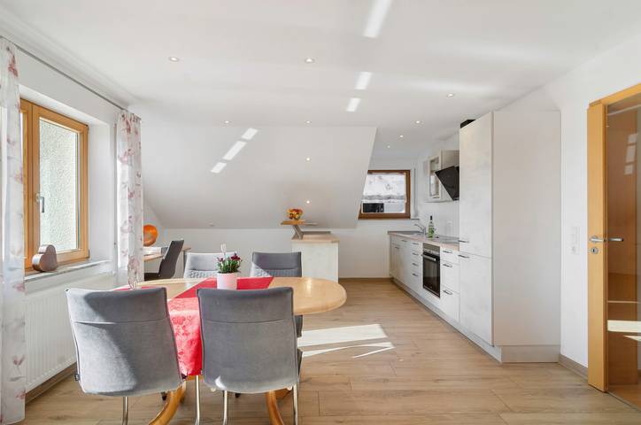 Apartamento inteiro, Apartamento 'Haus Am Ettenberg' com varanda e Wi-Fi in Frickingen, Region Bodensee-Oberschwaben