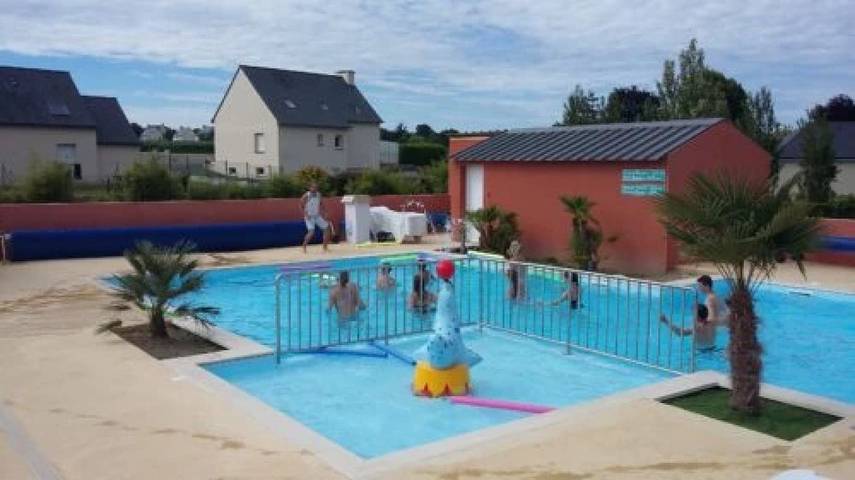 Camping pour 5 personnes, avec terrasse ainsi que bassin pour enfant et piscine dans Côte d’Émeraude - 2