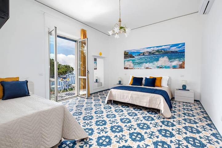 Villa Fedora, with private pool, between Sorrento and Amalfi Coast in Sant'Agata sui Due Golfi, Massa Lubrense