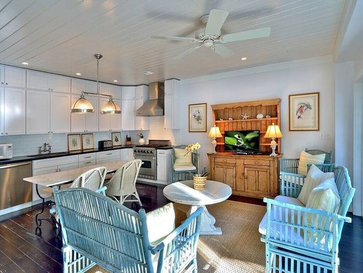 Vacation rental for 16 people, with balcony and hot tub in Monroe County