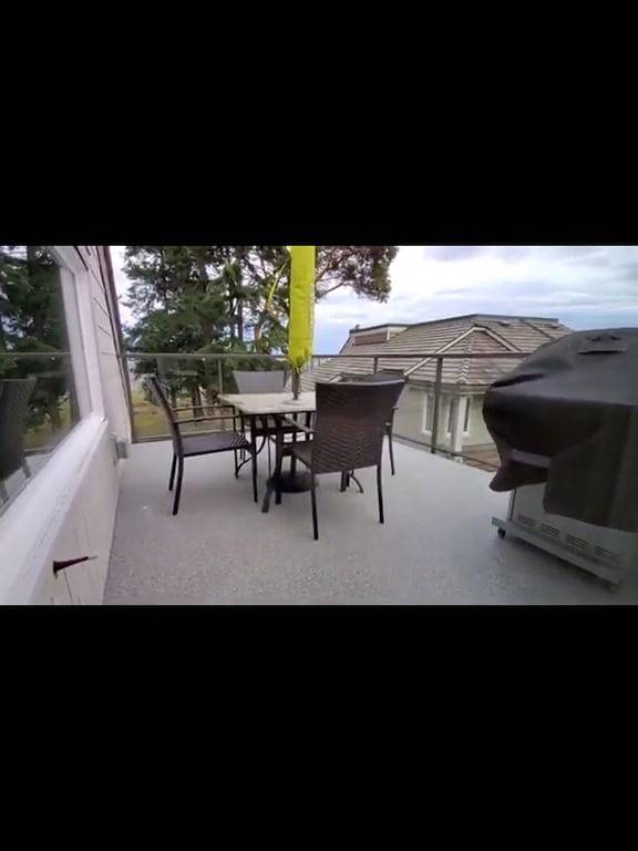 Ganze Wohnung, #17 Tanglewood Pl - 2bd 2bth Beach Front 2-level unit - Beach, sun, sand & relax in Parksville, Regional District of Nanaimo