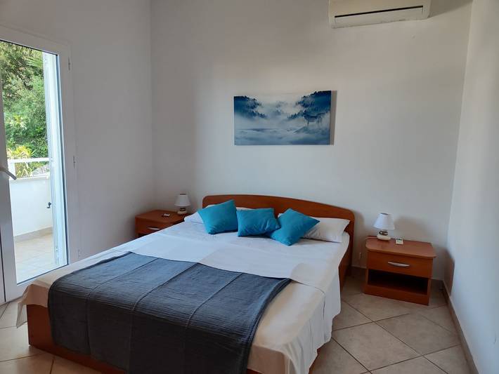 Ferienwohnung für 4 Personen, mit Balkon und Garten in Primosten - 2