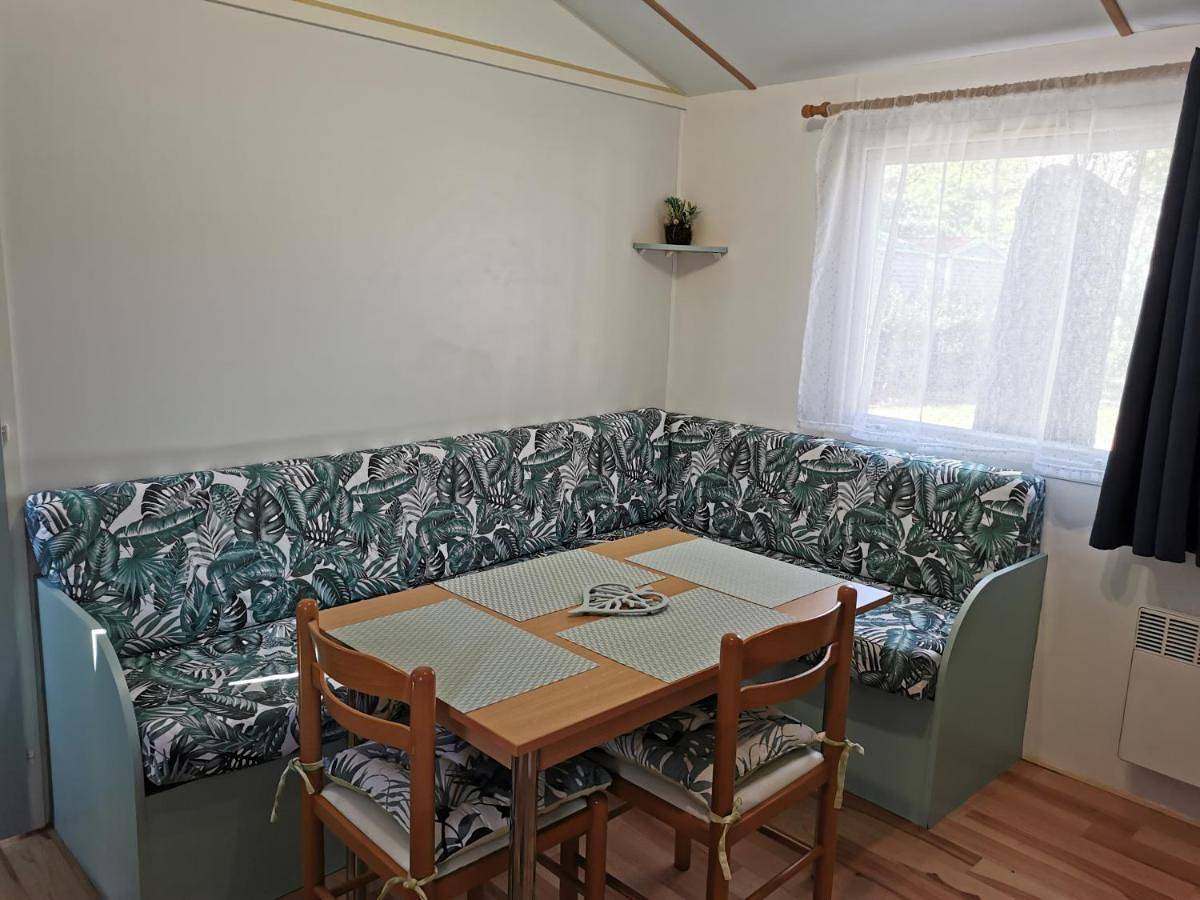 Mobil Home 4 pers proche Puy du Fou et Montaigu (Vendée 85) in La Boissière-de-Montaigu, Vallée de la Loire