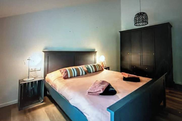 Beautiful Retreat with Hot Tub, Sauna, and Pool in an Authentic Farmhouse in Mar del Norte Holanda