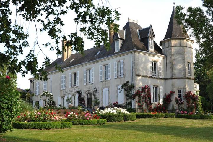Chambre d’hôte pour 2 personnes, avec Terrasse ainsi que Jardin et Vue à Mareuil-sur-Lay-Dissais