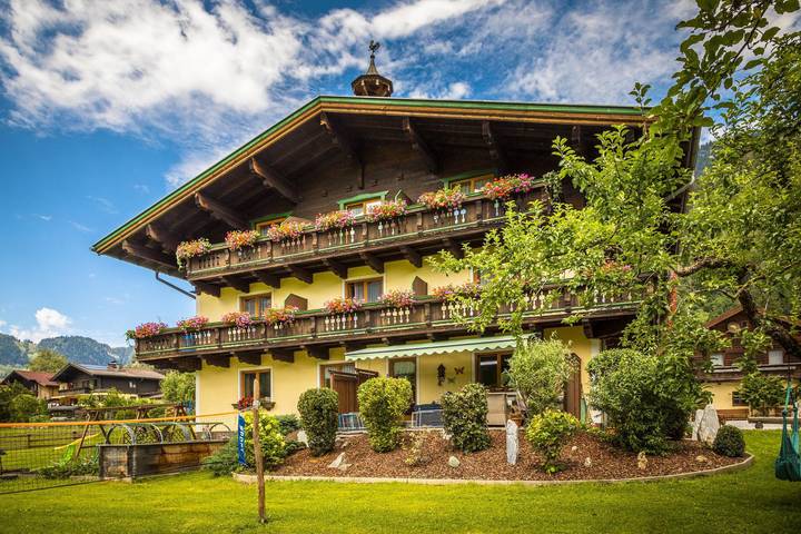 Ferienwohnung für 4 Personen, mit Balkon und Terrasse sowie Garten in Dorfgastein