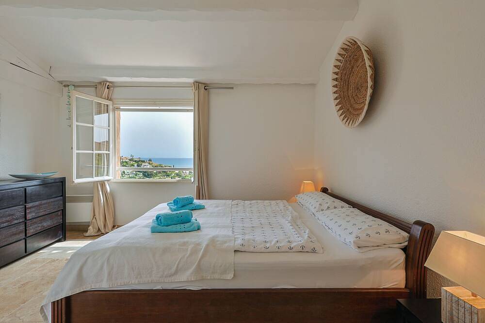 Cosy holiday home with magnificent view in the hills of Agay in Agay, Saint-Raphaël