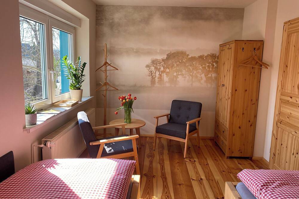 Ganze Wohnung, Doppelzimmer mit Gemeinschaftsküche in der Hofpause in Cossebaude, Dresden
