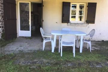 Gîte pour 6 personnes, avec jardin à Lésignac-Durand