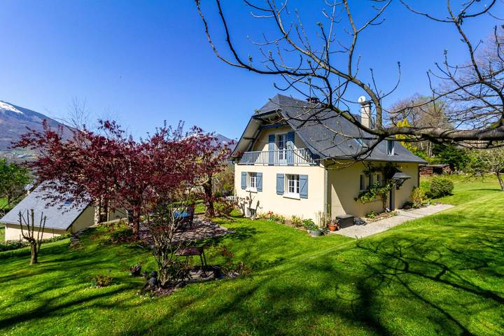 Gîte pour 12 personnes, avec jardin et terrasse, animaux acceptés - 1