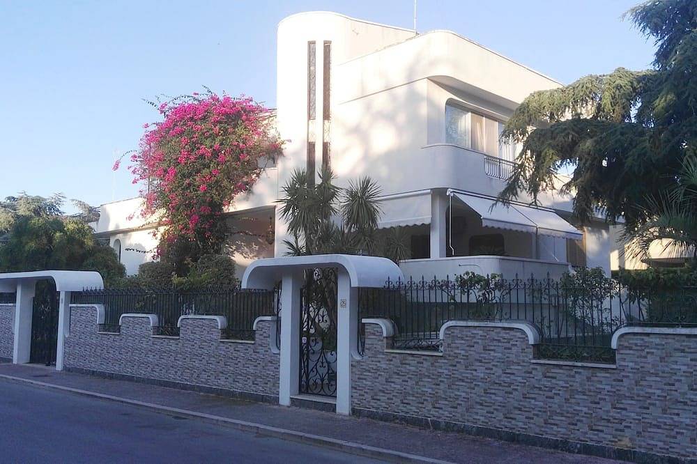 Villa Mary, Stil und Entspannung nur einen Steinwurf vom Meer entfernt in Trani, Barletta-Andria-Trani
