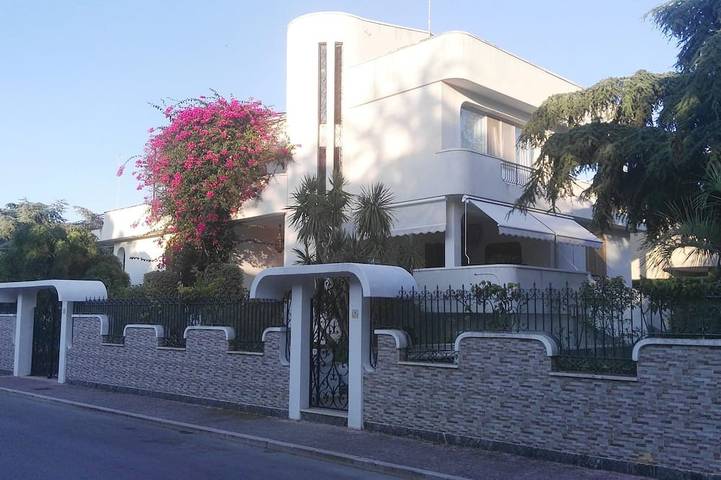 Villa für 9 Personen, mit Balkon und Garten