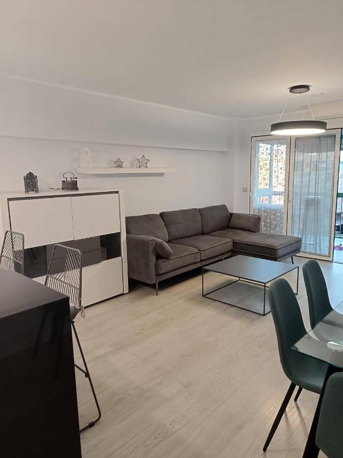 Apartamento de vacaciones para 4 personas, con jardín además de piscina y jacuzzi - 1