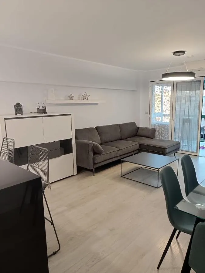 Apartamento de vacaciones para 4 personas, con jardín además de jacuzzi y piscina - 1