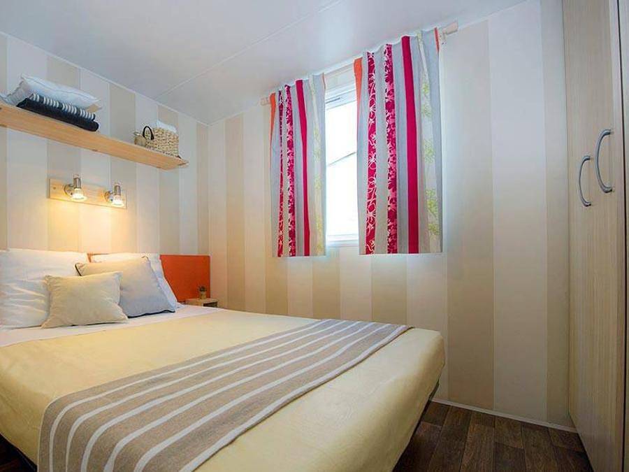 Camping Le Clos Cottet - Mobilheim 6 personen - Komfort | 3 Schlafzimmer | 6 Schlafplätze | Überdachte Terrasse | 1 Badezimmer | Klimaanlage in Angles, Vendée