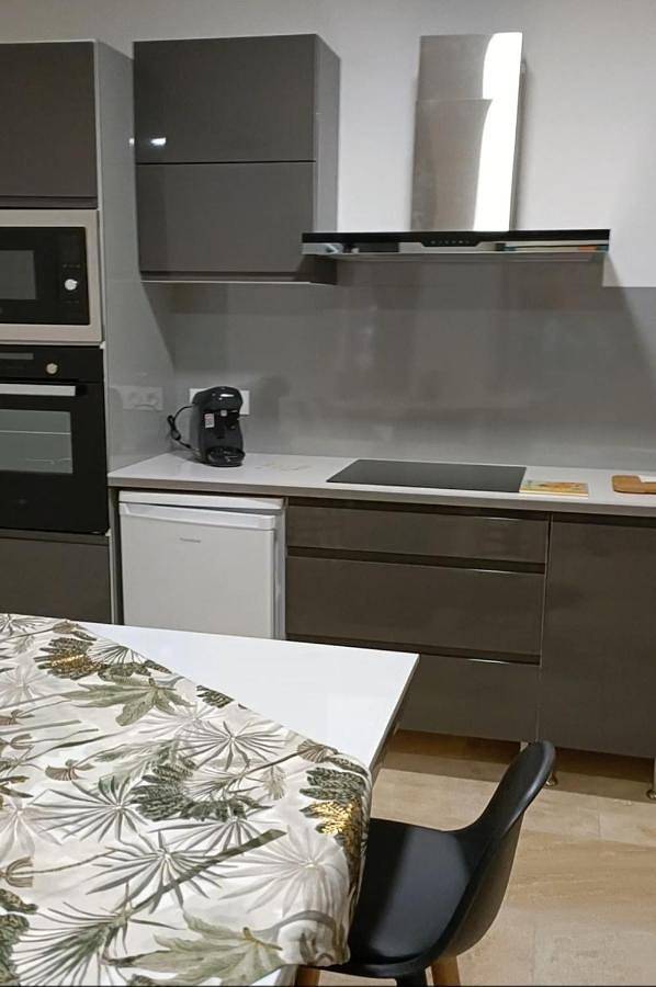 Location de vacances pour 4 personnes, avec terrasse et piscine à Cambayrac - 2