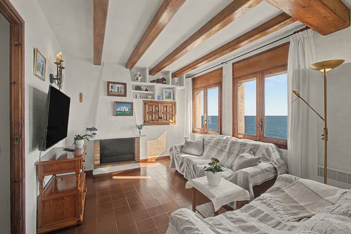 Apartamento entero, Apartamento 'Sea Breeze' con terraza, jardín compartido y Wi-Fi in Costa del Garraf