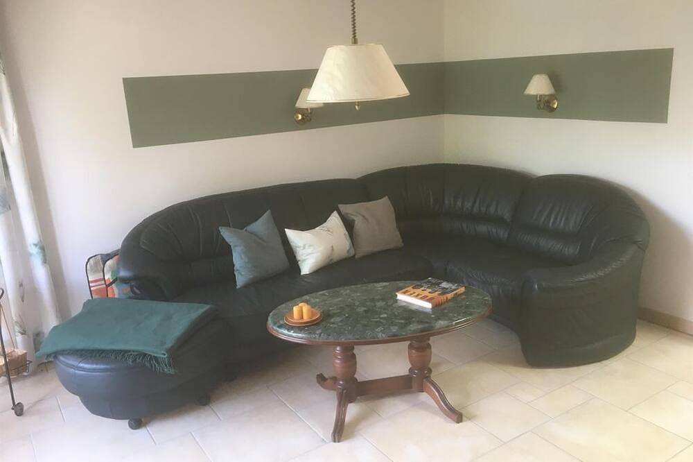 Ganze Wohnung, Bungalow im Schloßgarten - Bungalow Gartenblick in Schwerin, Schweriner See