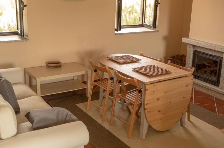 Location de vacances pour 6 personnes, avec piscine ainsi que vue et jardin à Covilhã - 4