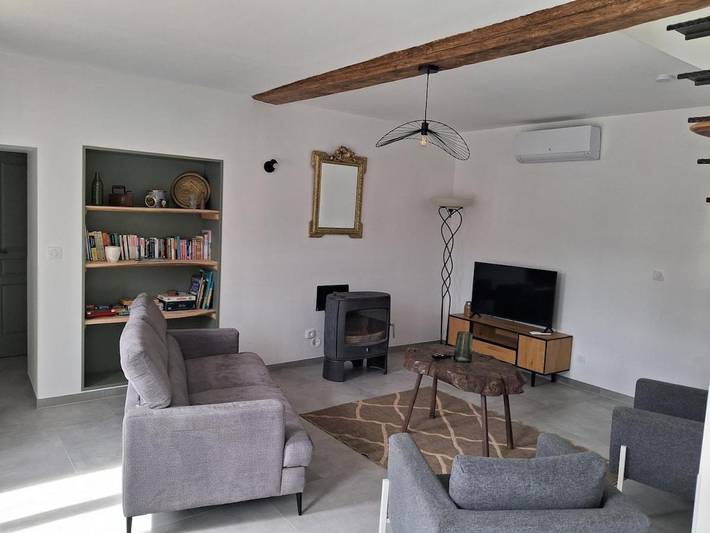 Location de vacances pour 11 personnes, avec vue sur le lac ainsi que vue et jardin, animaux acceptés dans Parennes