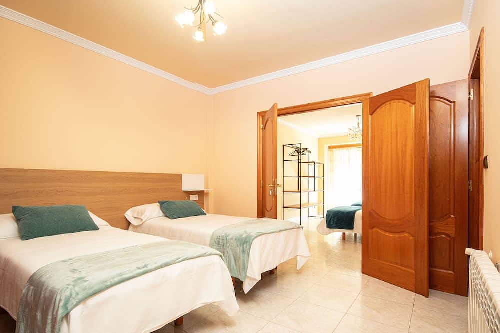 Ganze Wohnung, Ag Flat Rio Miño Carballo, 700m from the center in Carballo, Costa de Galicia
