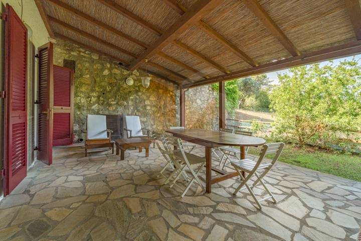 Ferienhaus für 7 Personen, mit Terrasse und Garten in Procchio