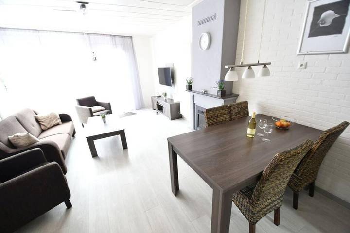 Ferienhaus für 4 Personen, mit Terrasse und Garten sowie Pool und Ausblick