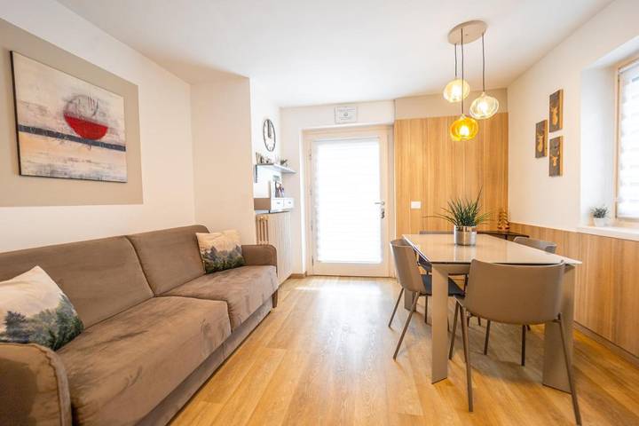 Gîte pour 6 personnes, avec jardin et vue à Carisolo