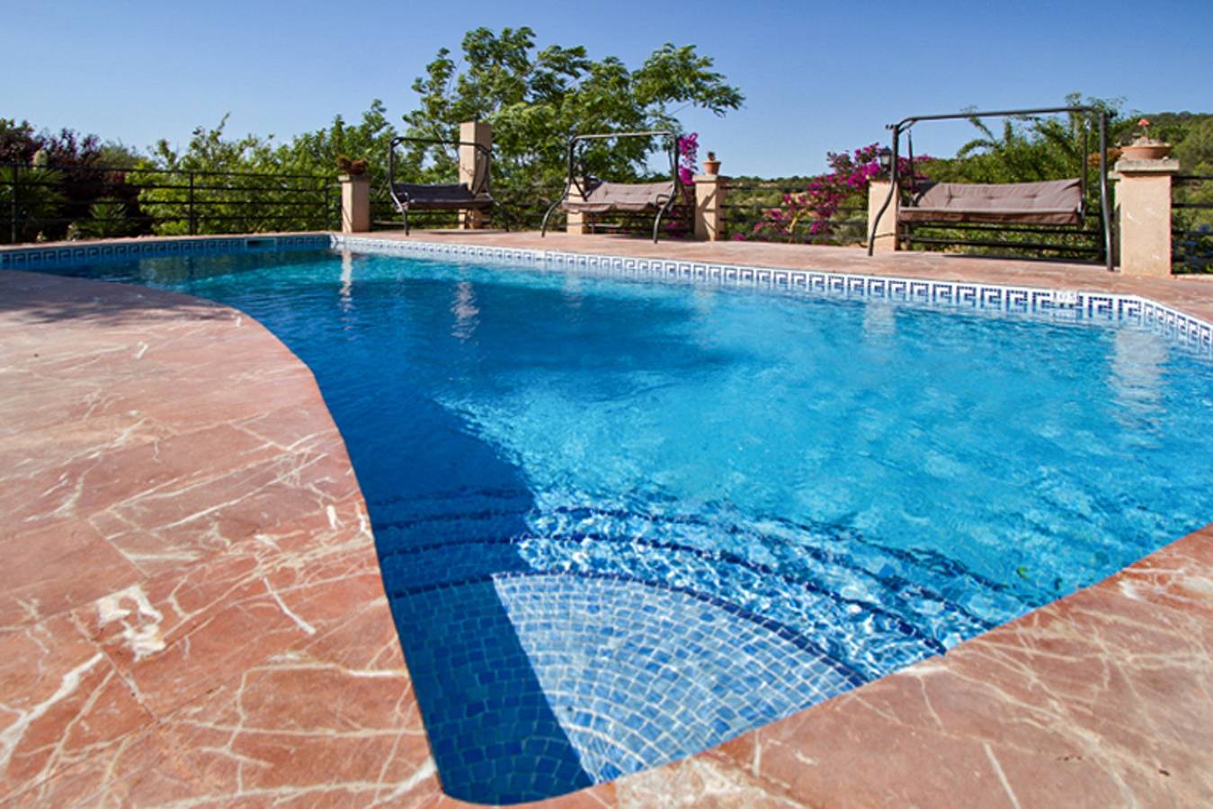 Entire apartment, Cosy Apartment in Petra with Shared Pool in Petra, Majorca Center