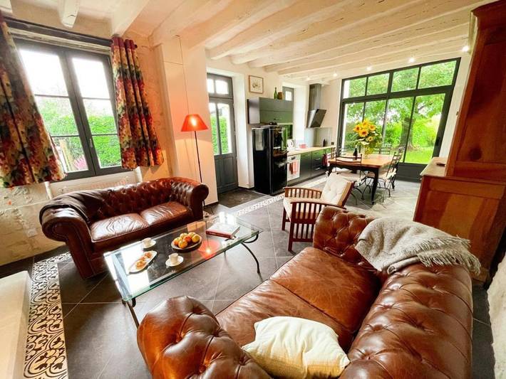 Location de vacances pour 7 personnes, avec jardin et terrasse à Avon-les-Roches - 2