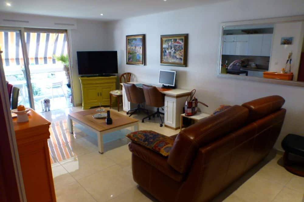 Appartement entier, Appt  T2  Renove Golfe Juan  L'Estivaliere  terrasse 15 m2  parking privatif in Golfe-Juan, Vallauris