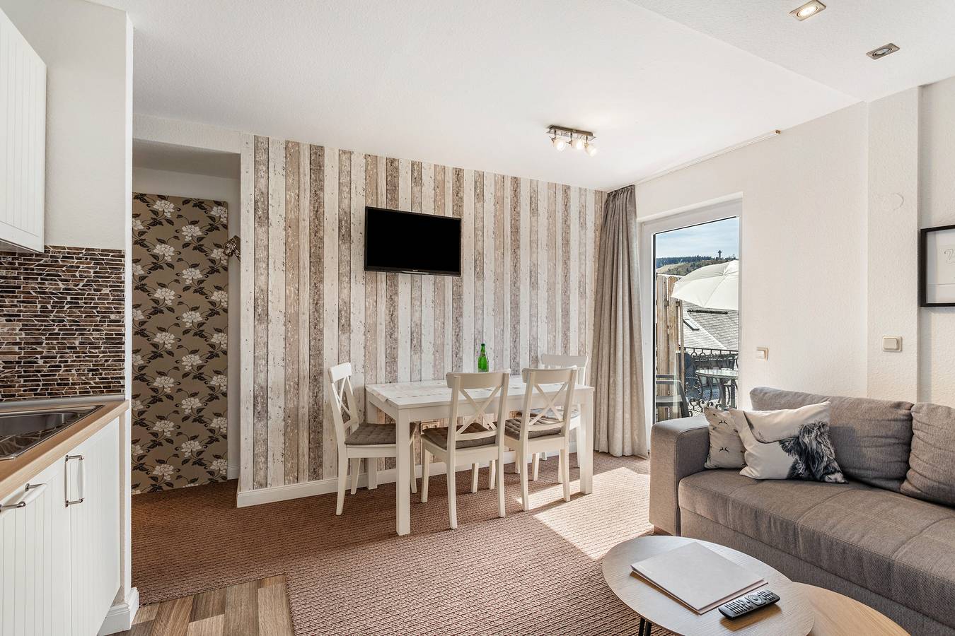 Ganze Wohnung, Ferienwohnungen Löwenstein Fewo 5 mit Gemeinschaftsgarten, Balkon und Wi-Fi in Willingen, die Mittelgebirge