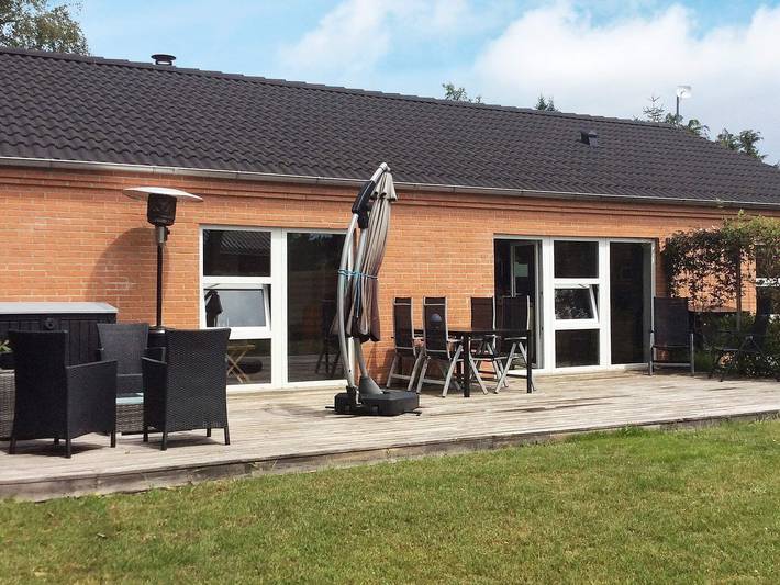 Ferienhaus für 8 Personen, mit Whirlpool und Terrasse in Lolland-Falster