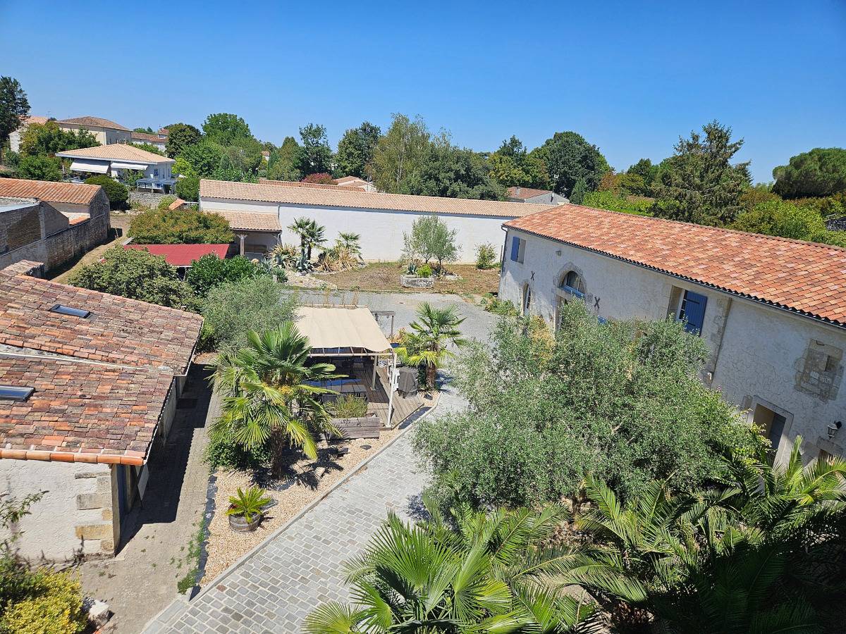 Gîte Les Palmiers in Gémozac, Région de Saintes