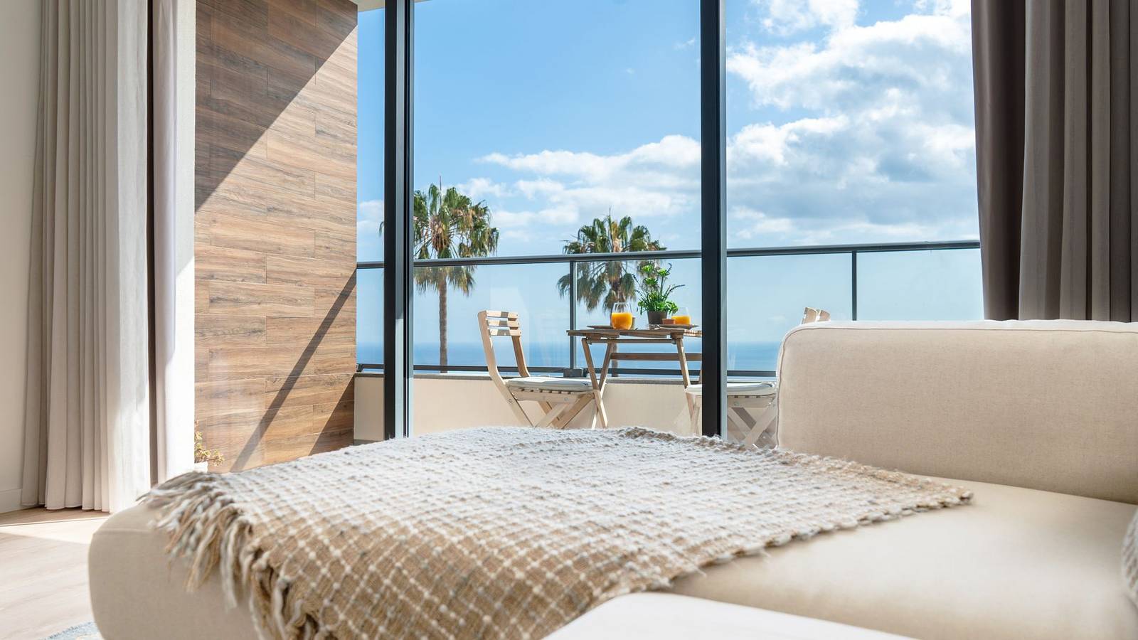 Ganze Wohnung, Ferienwohnung für 4 Personen mit Balkon in Caniço, Madeira