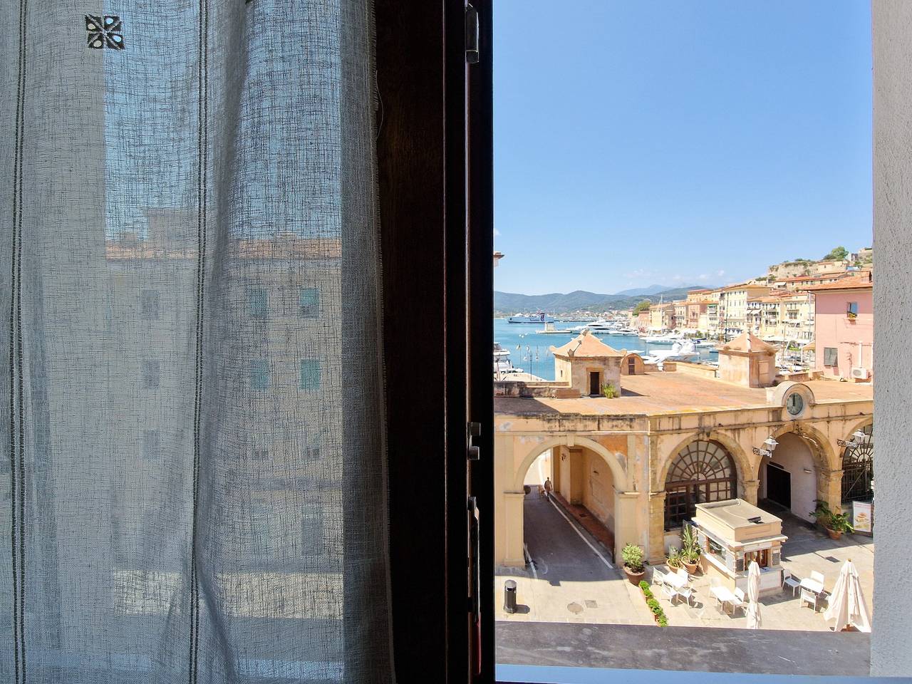 Ganze Wohnung, Apartment 'Porta A Mare Home' mit Klimaanlage im historischen Zentrum von Portoferraio in Portoferraio, Elba