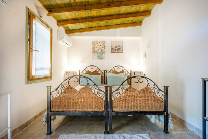 Entire apartment, Room 'Melograno' with Private Garden and Air Conditioning in Poetto (Cagliari), Quartu Sant'Elena