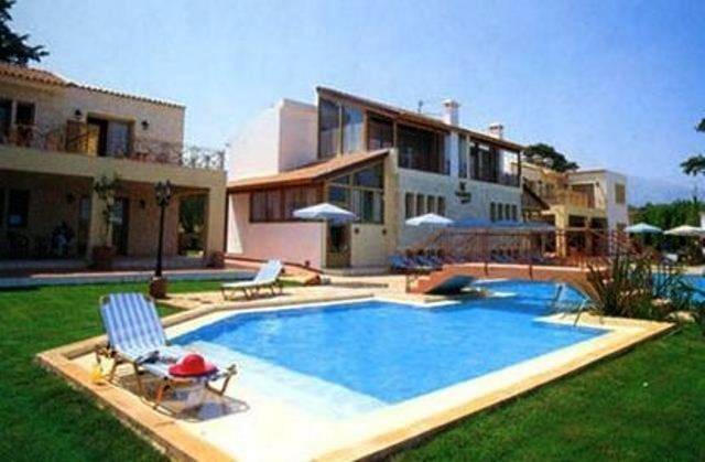 Appart’hôtel pour 4 personnes, avec balcon et vue ainsi que jardin et piscine