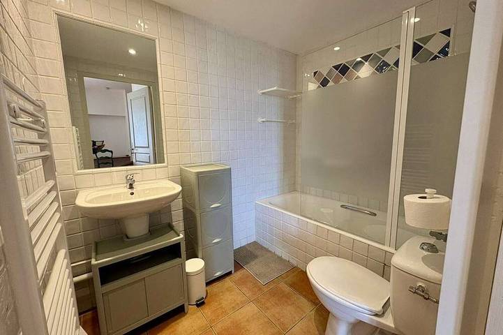 Gîte pour 6 personnes, avec piscine dans Golf De Fregate - 4