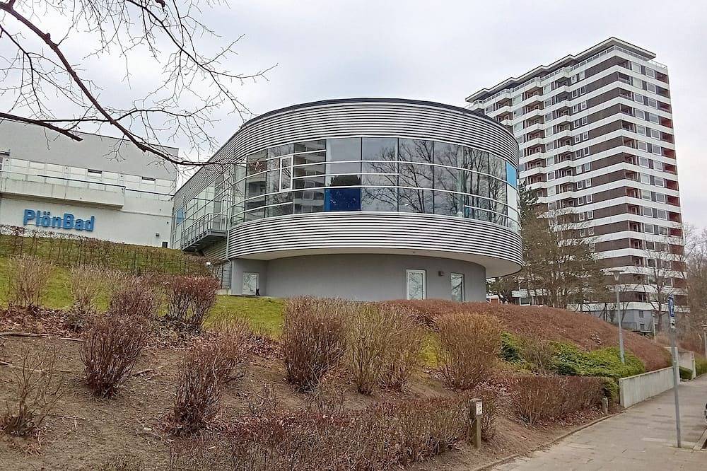Ganze Wohnung, Seeblick Apartment, 2 gratis Fahrräder, Tierfreundlich u. neben der Schwimmhalle in Plön (Stadt), Südliche Ostseeküste
