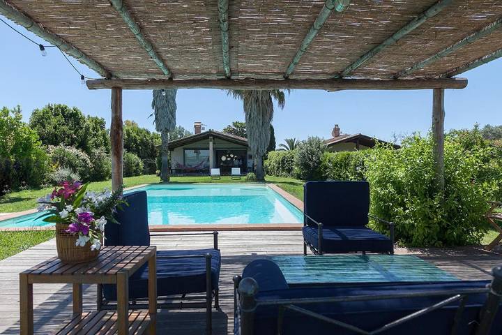 Ferienhaus für 9 Personen, mit Terrasse und Garten sowie Pool und Ausblick