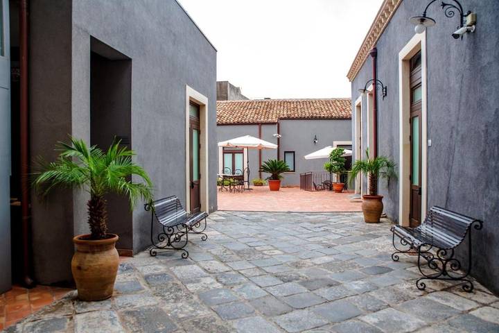 Apartahotel para 4 personas, con jardín, Se admiten mascotas en Sicilia