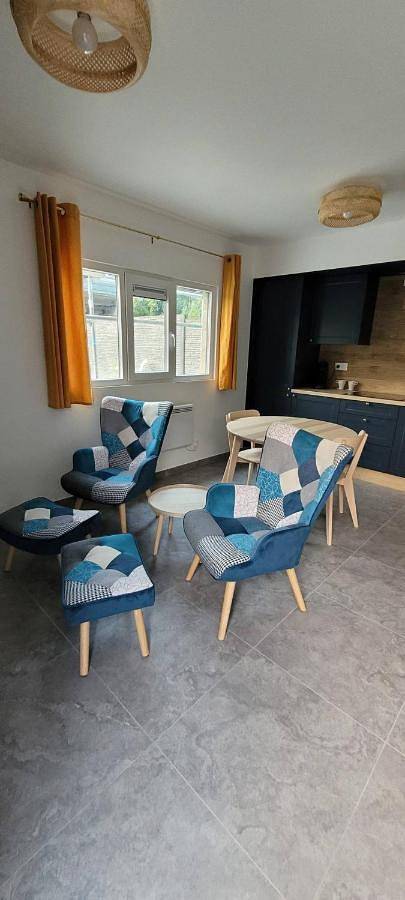 Gîte pour 2 personnes, avec Terrasse et Jardin dans Jeumont