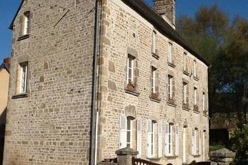 Gîte pour 8 personnes, avec terrasse et jardin à Vindefontaine