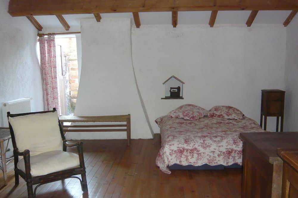 Maison dans hameau proche de la Cèze, avec belle terrasse. Animaux bienvenus ! in Goudargues, Région de Nîmes