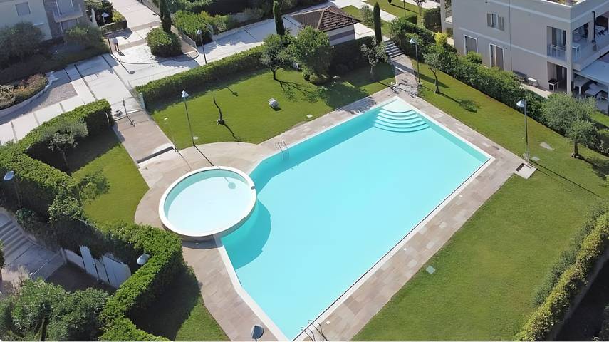 Ferienwohnung für 4 Personen, mit Kinderpool und Garten, mit Haustier in Peschiera del Garda