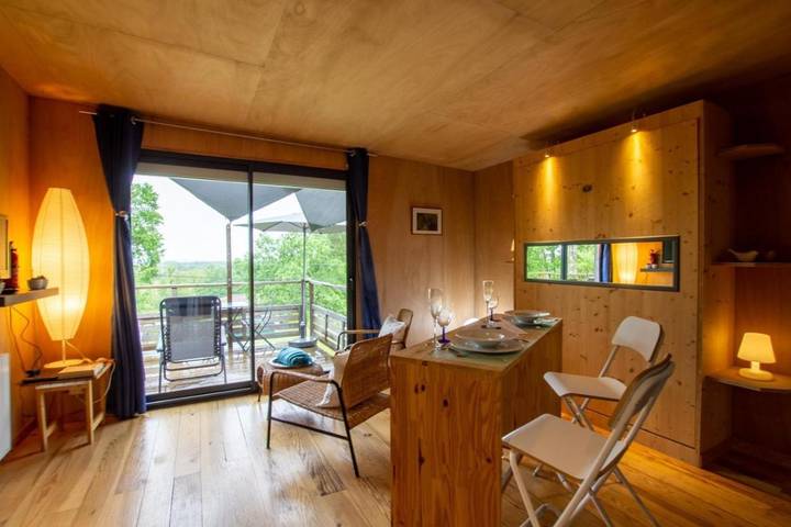 Location de vacances pour 2 personnes, avec Terrasse et Jardin à Lamothe-Montravel