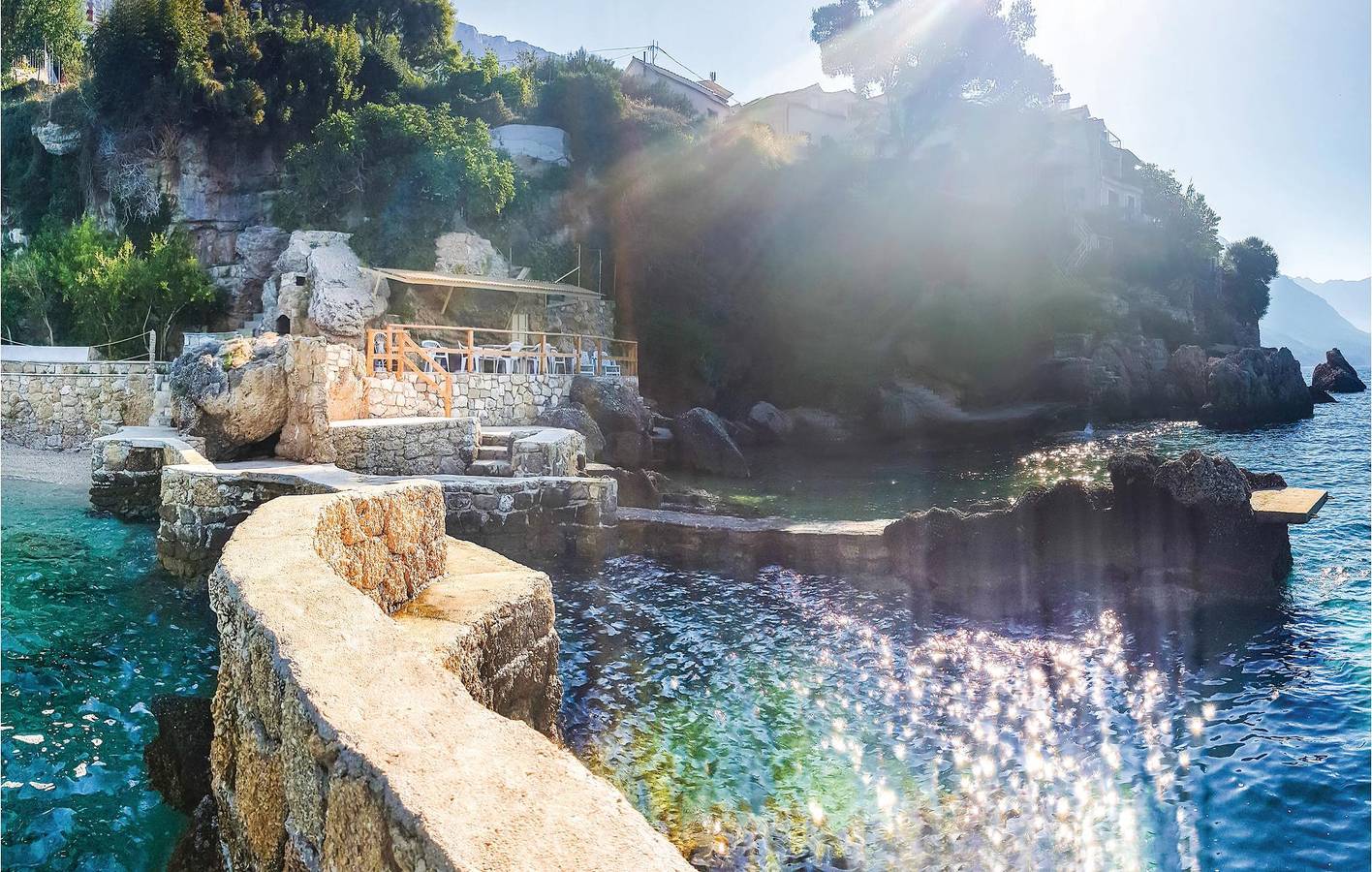 Ganze Ferienwohnung, Gemütliche Unterkunft, 1,5 km vom Strand entfernt: 2-Zimmer-Wohnung mit WLAN, Parkplatz und Terrasse in Pisak, Split-Dalmatien