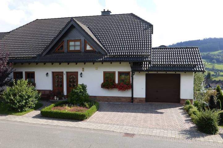 Ferienwohnung für 5 Personen, mit Garten und Balkon in Züschen